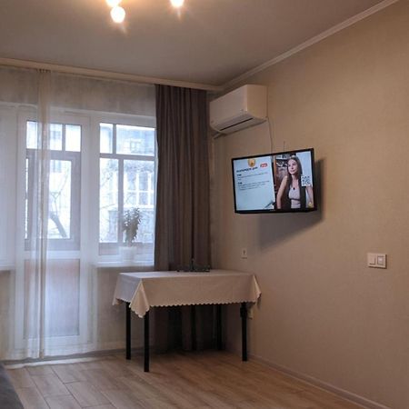 Apartment Near City Center On Peremohy Avenue 46 チェルニーヒウ エクステリア 写真