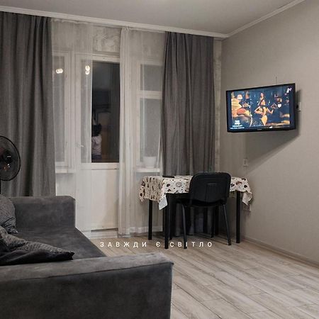 Apartment Near City Center On Peremohy Avenue 46 チェルニーヒウ エクステリア 写真