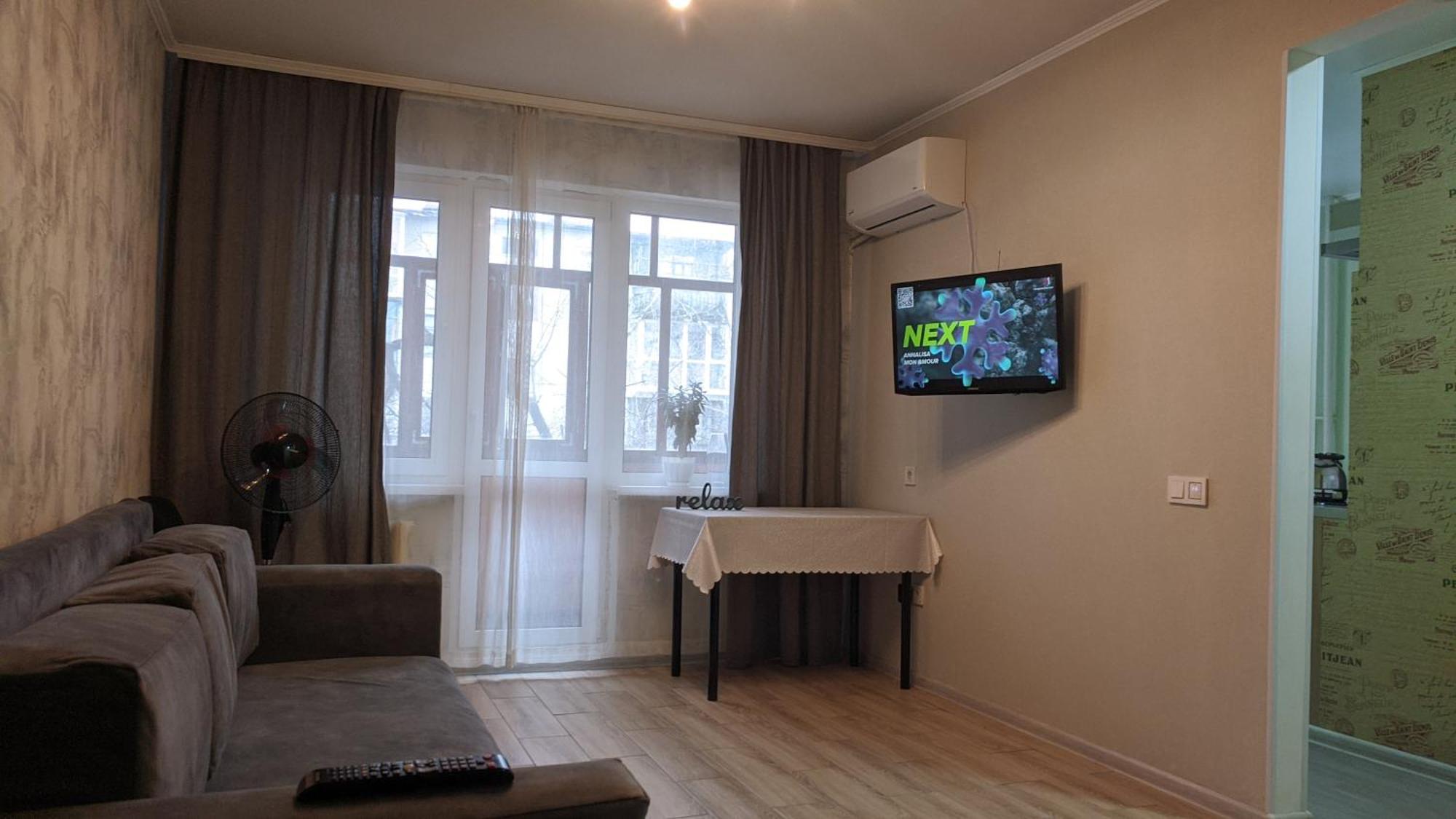Apartment Near City Center On Peremohy Avenue 46 チェルニーヒウ エクステリア 写真