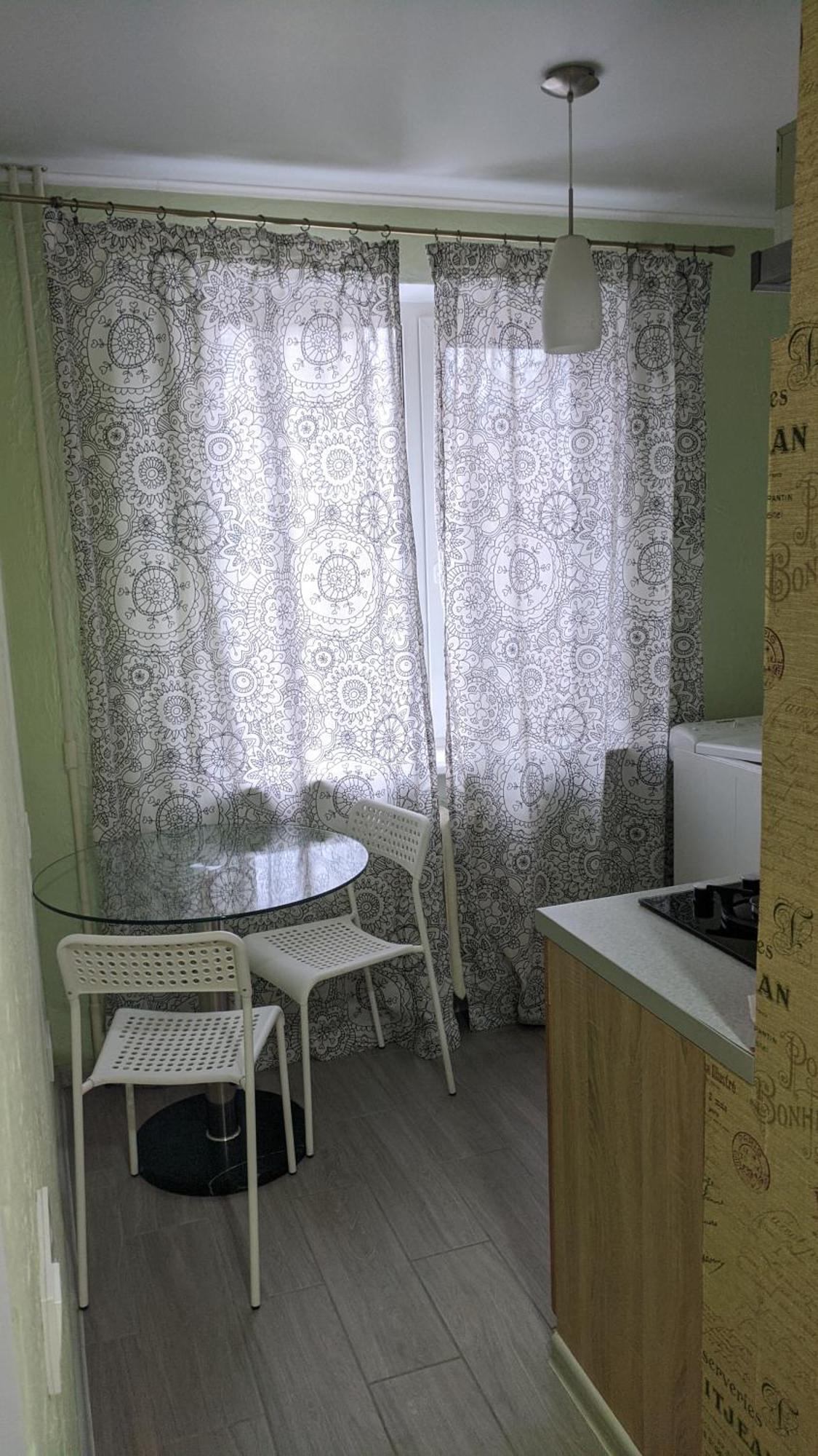 Apartment Near City Center On Peremohy Avenue 46 チェルニーヒウ エクステリア 写真