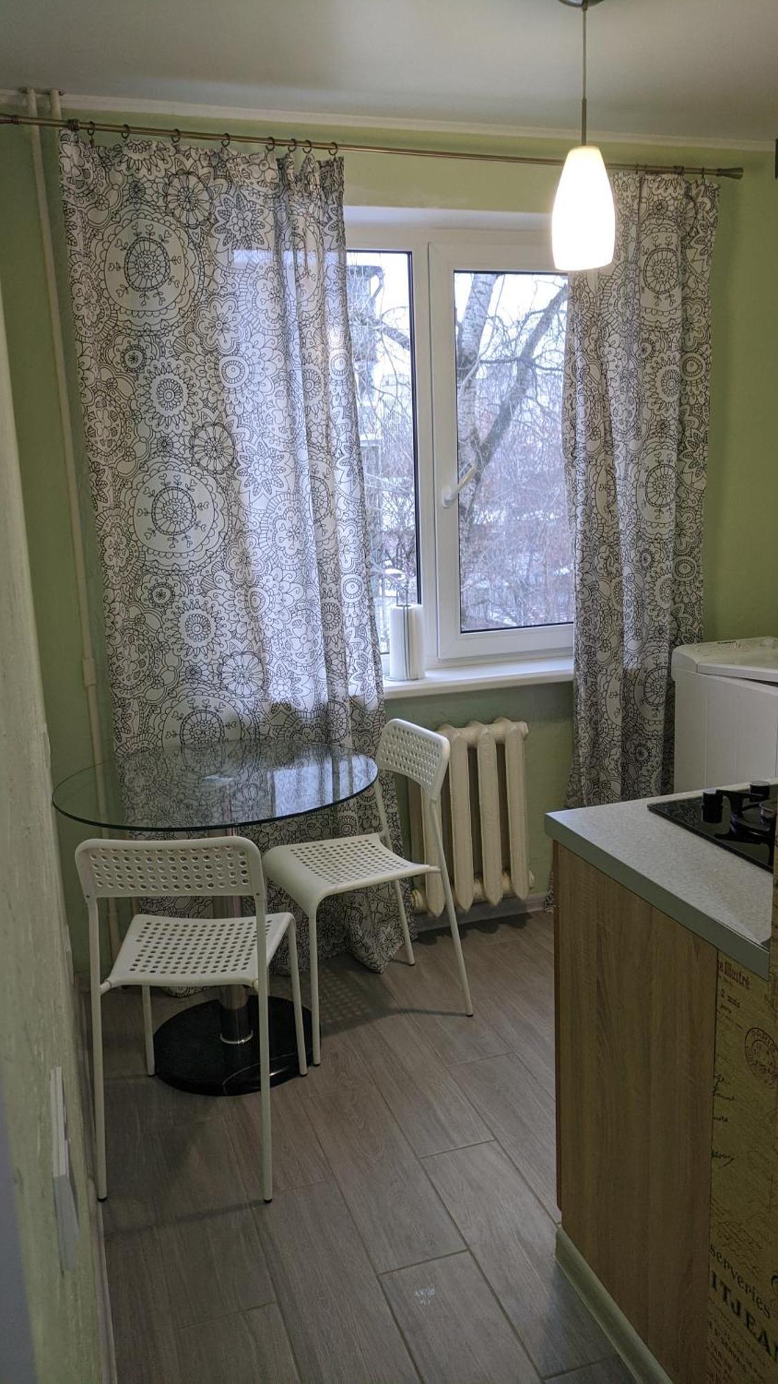 Apartment Near City Center On Peremohy Avenue 46 チェルニーヒウ エクステリア 写真