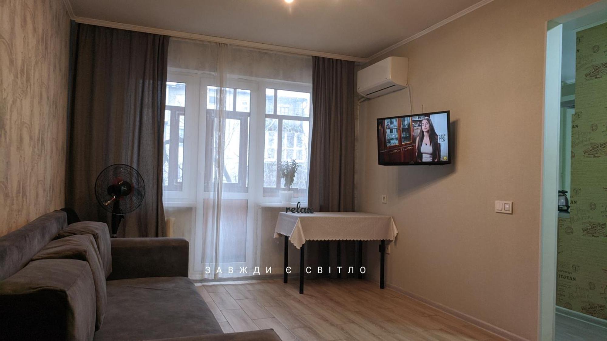 Apartment Near City Center On Peremohy Avenue 46 チェルニーヒウ エクステリア 写真