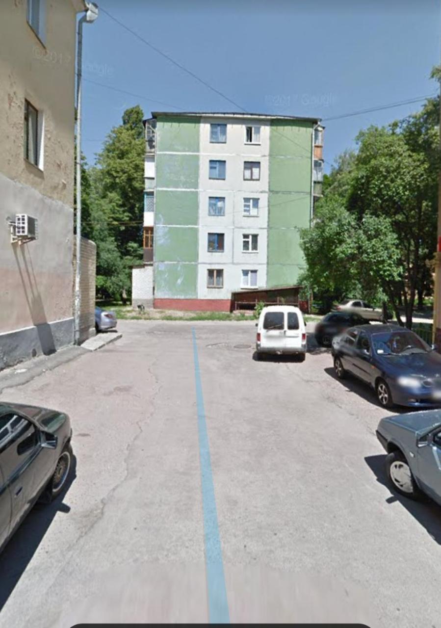 Apartment Near City Center On Peremohy Avenue 46 チェルニーヒウ エクステリア 写真