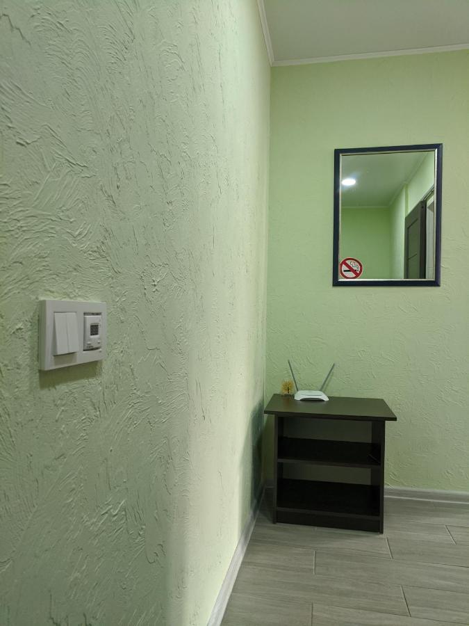 Apartment Near City Center On Peremohy Avenue 46 チェルニーヒウ エクステリア 写真
